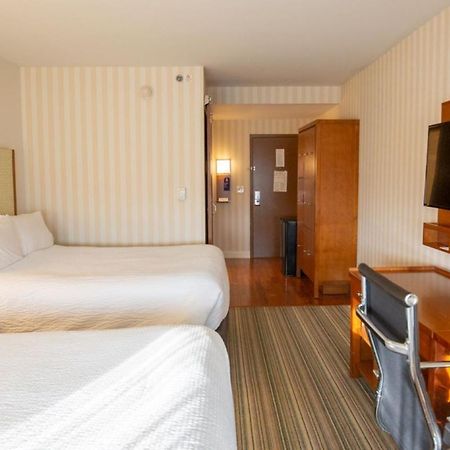 Holiday Inn Express Columbus Airport Easton Экстерьер фото