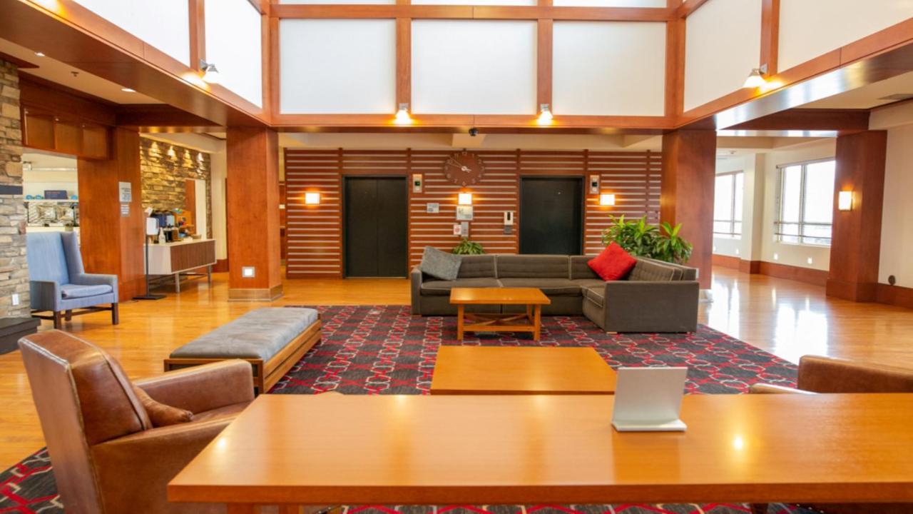 Holiday Inn Express Columbus Airport Easton Экстерьер фото