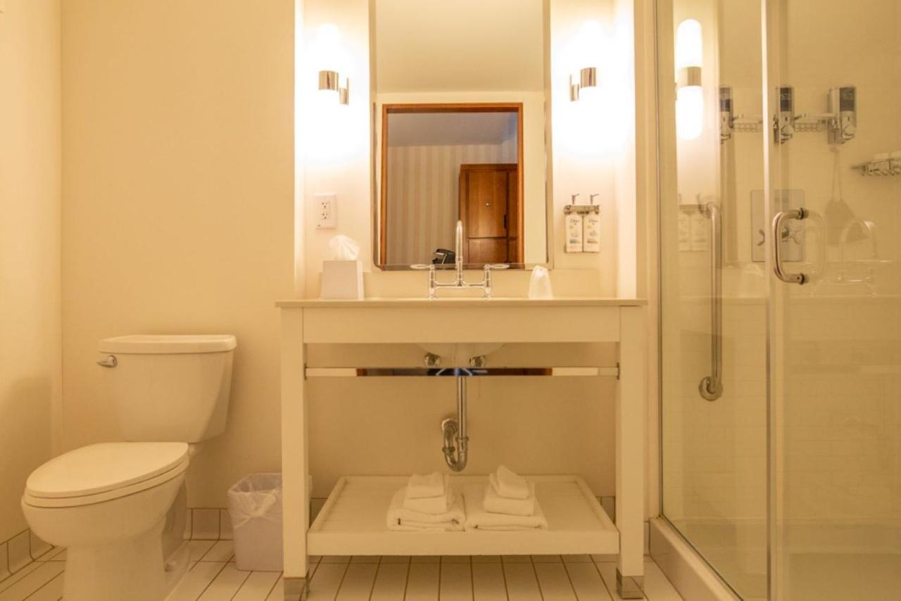 Holiday Inn Express Columbus Airport Easton Экстерьер фото