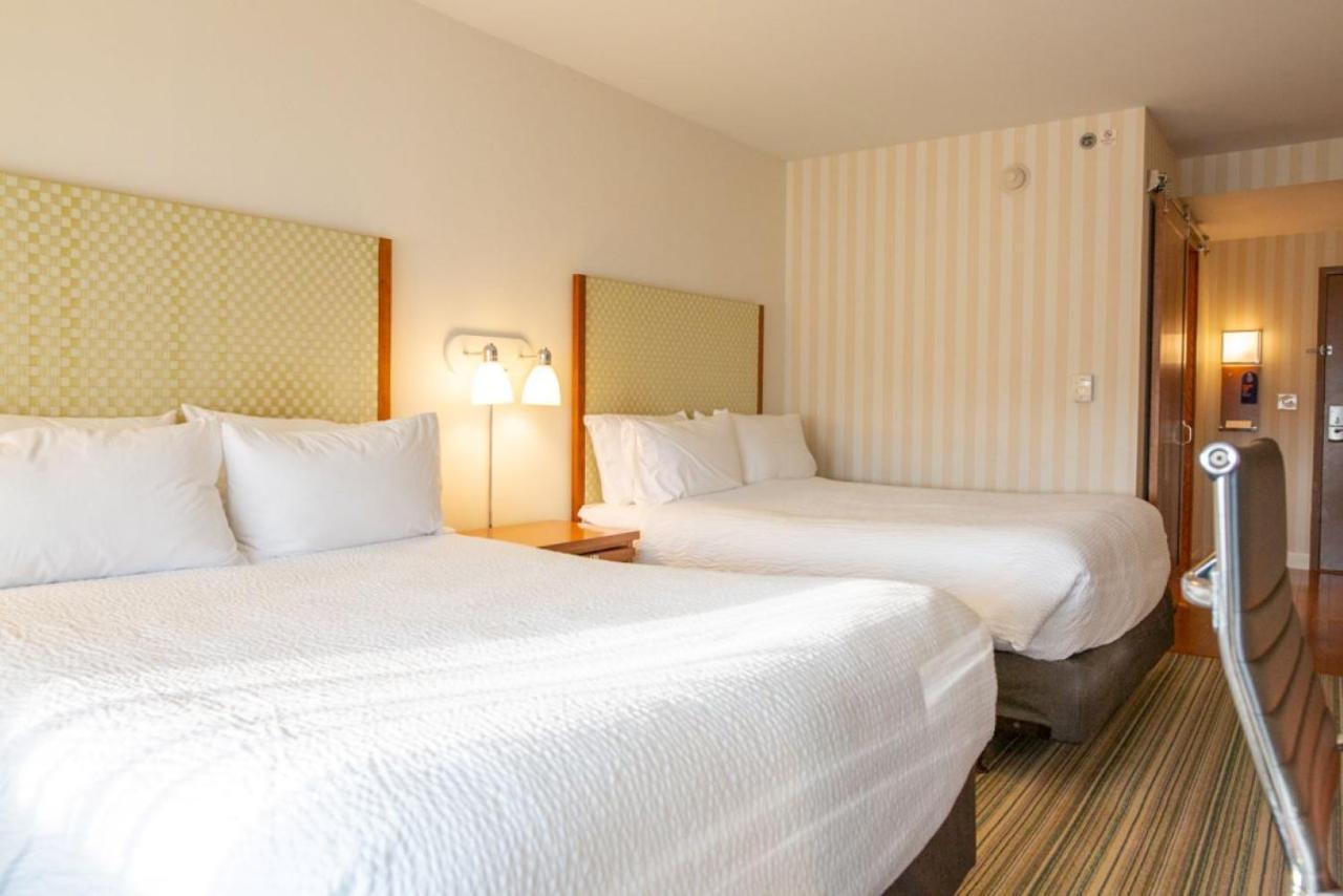 Holiday Inn Express Columbus Airport Easton Экстерьер фото