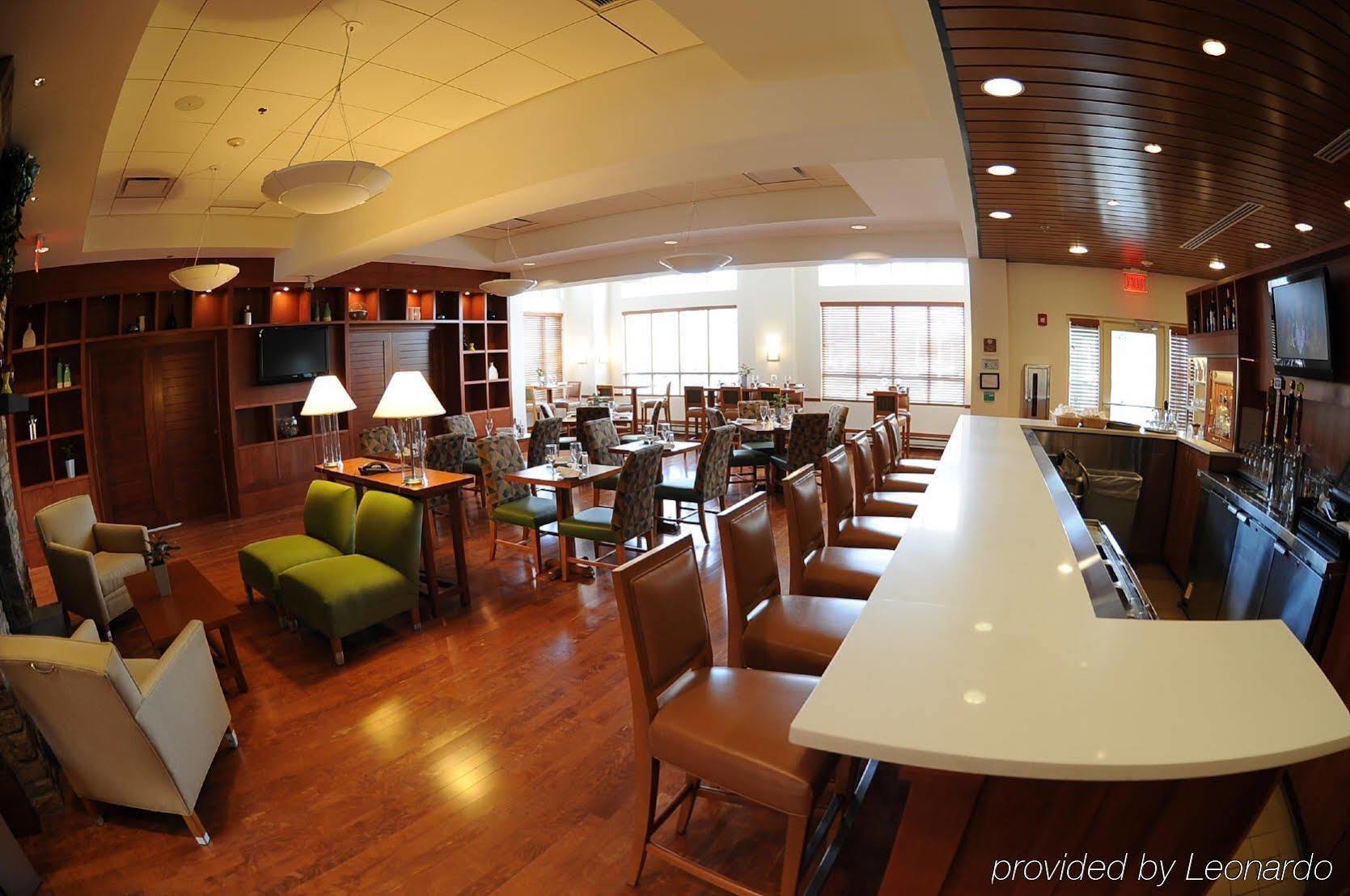 Holiday Inn Express Columbus Airport Easton Ресторан фото